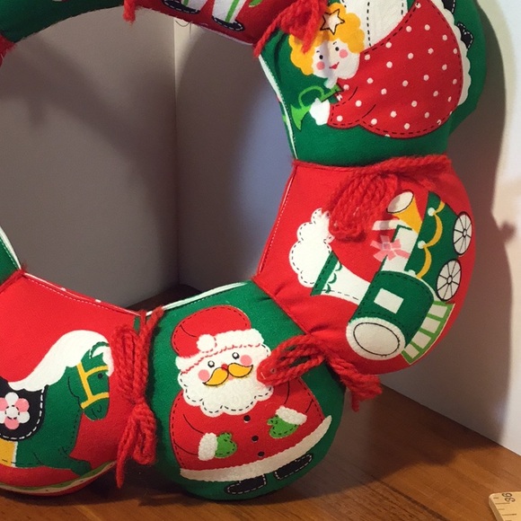 Vintage 12” Handcrafted Christmas Wreath - Picture 4 of 15